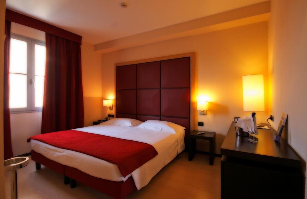 Hotel Metropolis Reggio Emilia Exterior photo
